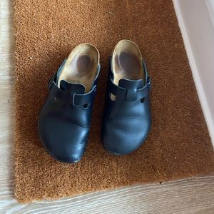 Birkenstock sz 6 “Boston” leather clogs